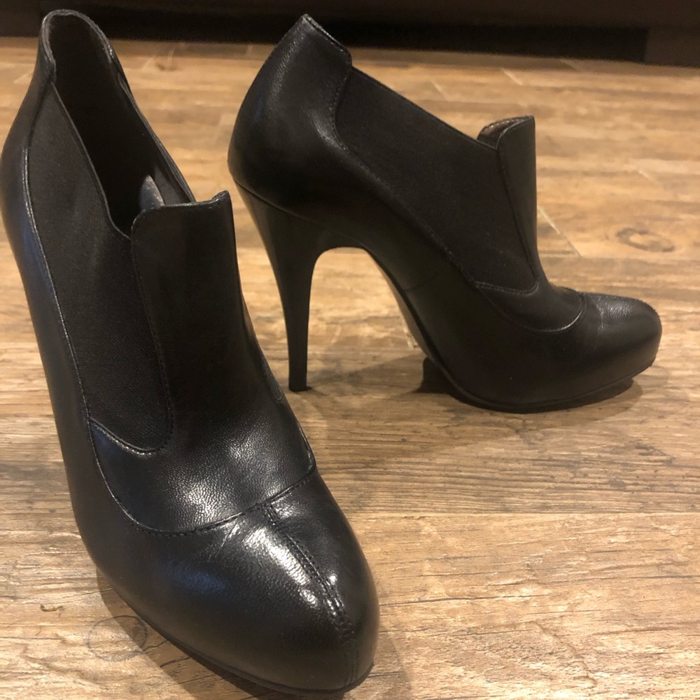 Carlos Santana Black Leather Heels